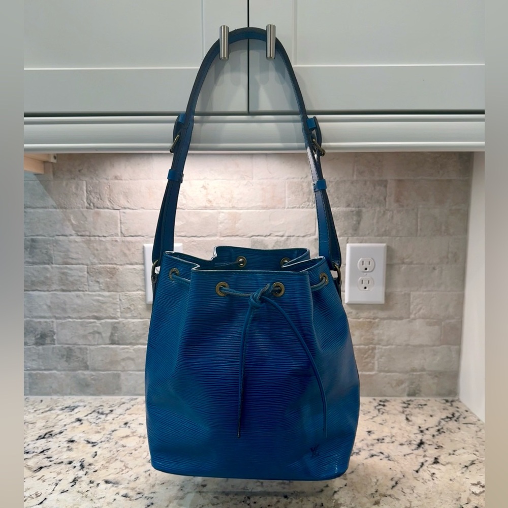 Louis Vuitton EUC Vintage Epi Leather Blue Shoulder Bag